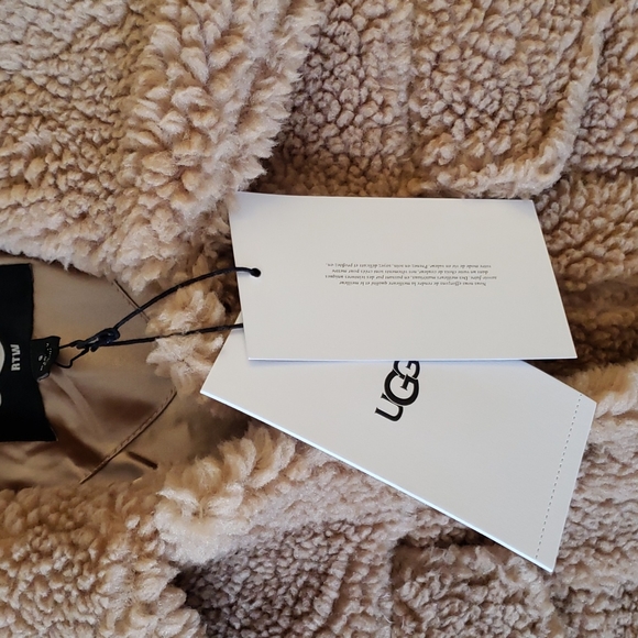 Uggs - Picture 3 of 6